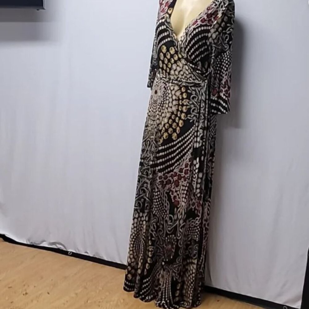 Elegant Black and White Maxi Dress